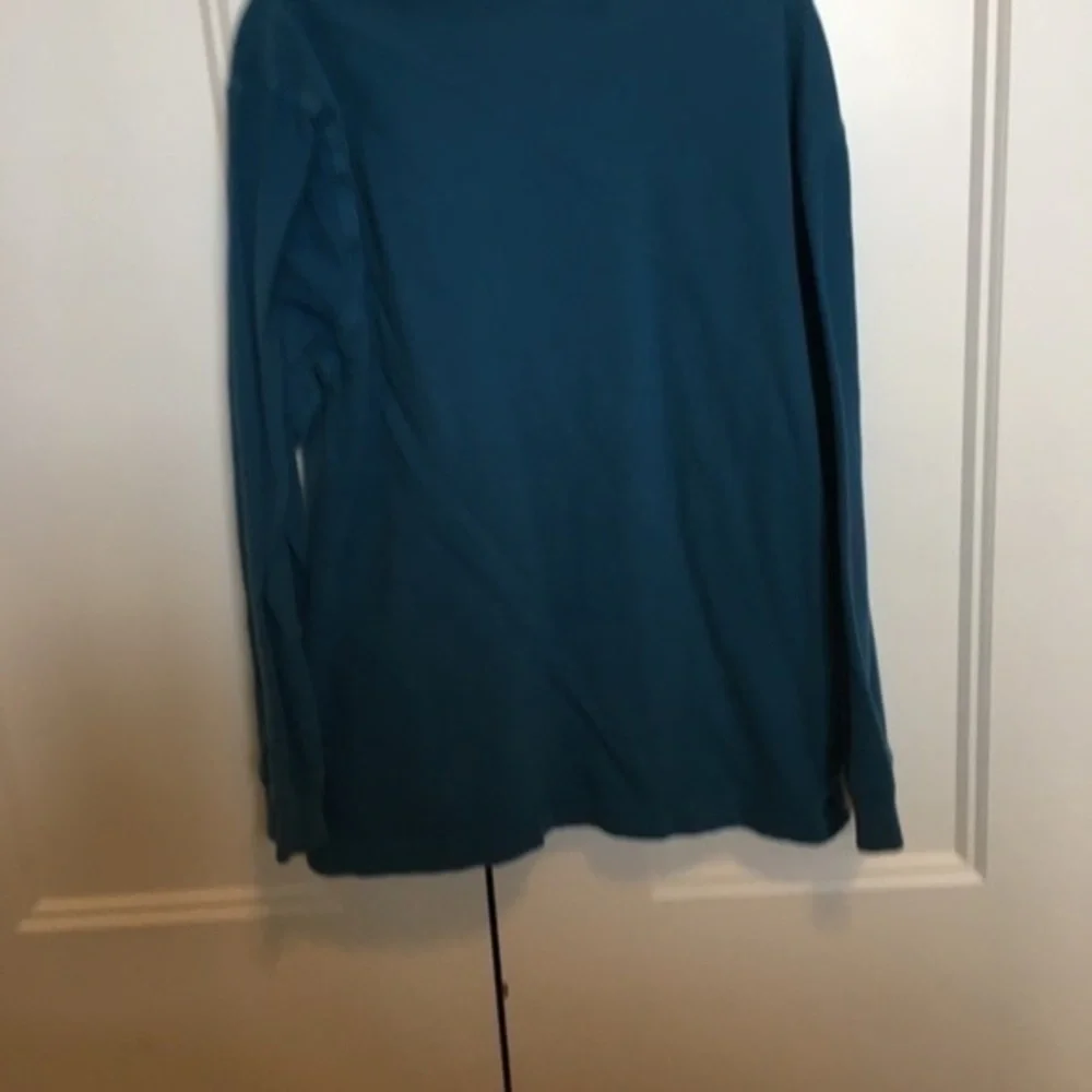 Boys size medium blueish green long sleeve shirt